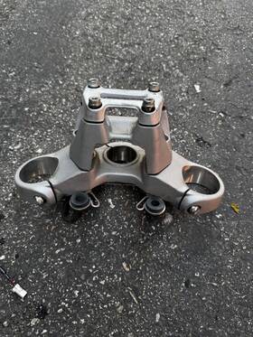341.2.068.1a Ducati 34120681a 696 796 1100 Monster Upper Top Fork Holder Bracket Clamp Steering Head
