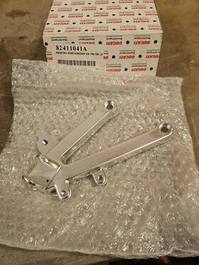 82411041a Ducati H6 Sport 1000 2006 Rh Riders Peg Bracket