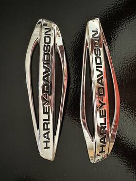 14100062 Harley-davidson 2015 Dyna Switchback Fuel Tank Badge Emblem Set Chrome
