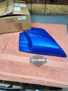 57200071efm Harley-davidson Genuine Ft09-ft23 Elctric Blue Lh Side Cvr 57200
