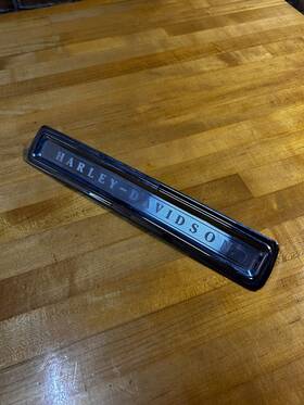 58381-97 Harley-davidson Touring Electra Glide Ultra Classic Tour Pak Box Nameplate Trim