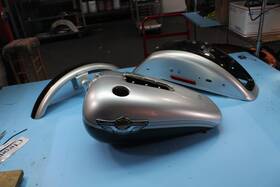 62082-00d Harley-davidson 1458 03 Softail Deuce 100th Anniversary Gas Tank Fender Tins