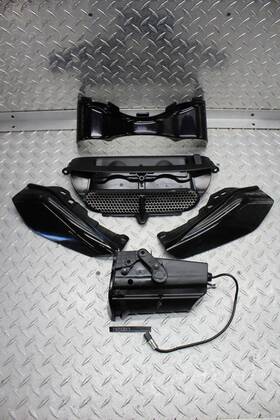 7471211 Harley-davidson 2016 Street Glide Cvo Flhxse Duct /air Deflectors/usb Glove Box