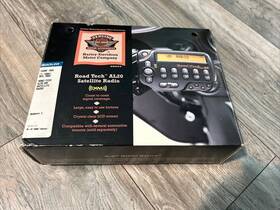 76390-05a Harley Davidson Road Tech Al20 Xm Radio And Antenna With Box