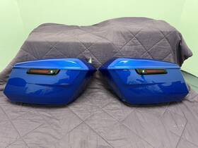 90202453 Harley Davidson Oem 2024 Touring Street Road Glide Complete Saddlebags Blue Burst