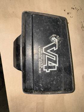 17220-mb0-000 Honda 82 83 Vf-750s Sabre V45 Right Side Airbox Cover