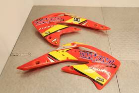 17555-gbf-k20za Honda 2004 Cr85r Cr85rb Tank Shrouds Left Right Body