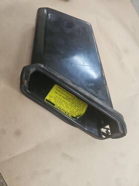 64238-mb9-870 Honda 1982 Goldwing Gl1100i Fairing Storage Pocket