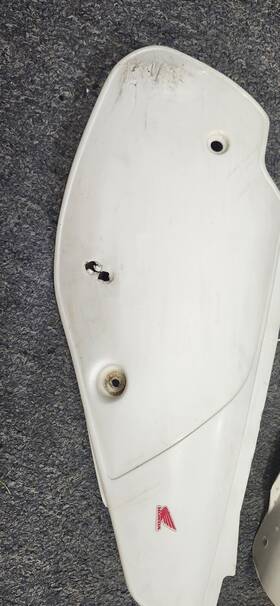 83500-gcf-670za Honda 97-2000 Xr70r Oem Plastic Right Side Panel Rear Number Plate Fairing