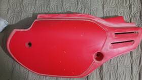 83510-gc4-830zc Honda Cr80 Side Panel R/h Fits 1985-87 Oem Used Item . P/n