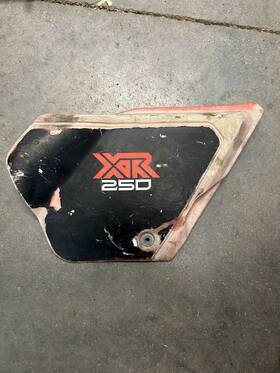 87129-434-770 Honda 1979-80 Xr250 Xr 250 Right Rh Side Cover Cowl Plastic Panel Nw66a