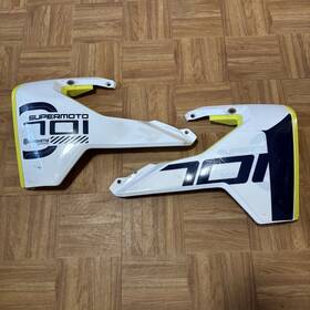 16859 Husqvarna Radiator Shrouds 701 Supermoto Enduro 2016-2024 Oem Original Sm 2018 16859 Husqvarna Radiator Shrouds 701 Supermoto Enduro 2016-2024 Oem Original Sm 2018