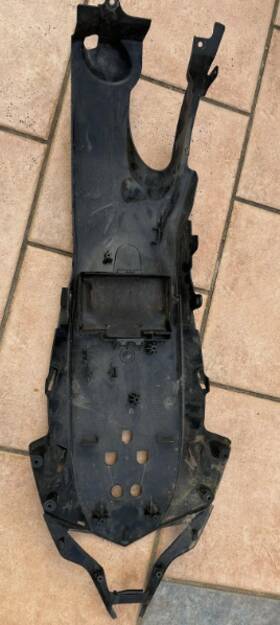 35023-0448 Kawasaki 16-20 Ninja Zx10r Oem Plastic Rear Under Tail Fender Tray Cowl
