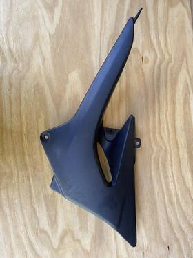36001-1630-e4 Kawasaki 36001-1629-e4 2000 Zr750 Right Side Cover Panel