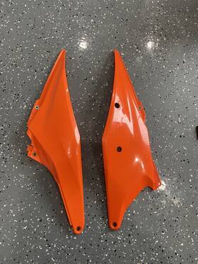 79106004000eb Ktm Left Right Side Panels Fairings Part # 79106004000 And 79106005000