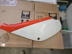 83600-gni-7600 Oem 1988 - 2000 Xr80r Xr100r Left Side Cover Number Plate