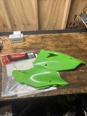 8425900001 Polisport Restyle Side Panels Green For Kawasaki Kx125 Kx250 2003-2007