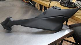 47211-48k10 Suzuki 22 Gsx-1000 Gt Left Side Mid Fairing Frame Cover Plastic