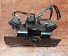 47410-10fa0 Suzuki 2005 Boulevard C90 Vl1500 Frame Electrical Bracket Box Tray