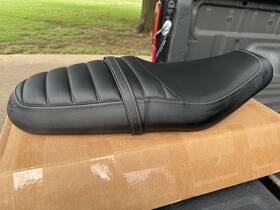 T2304054 Triumph Street Twin Seat Oem - New With White Stitching Border