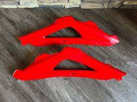 Hu03321-062 Ufo Hu03321 062 2008-2010 Husqvarna Tc Te Upper Radiator Shrouds By 0520-0689 Hu03321-062 Ufo Hu03321 062 2008-2010 Husqvarna Tc Te Upper Radiator Shrouds By 0520-0689