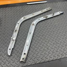 4xy-28474-00-00 Yamaha 99-13 Venture Xvz1300 Right Left Chrome Rear Fender Saddlebag Brackets