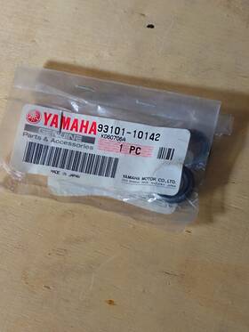93101-10142 Yamaha Two 2 Nos Xt125 Tt-r90 Tt-r125 Oem Oil Seals