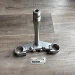 01-02 Yamaha Yzf R6 Nos Front Forks Clamp Lower Triple Tree Stem 5MT-23340-00.. Fixed Price $155.00.